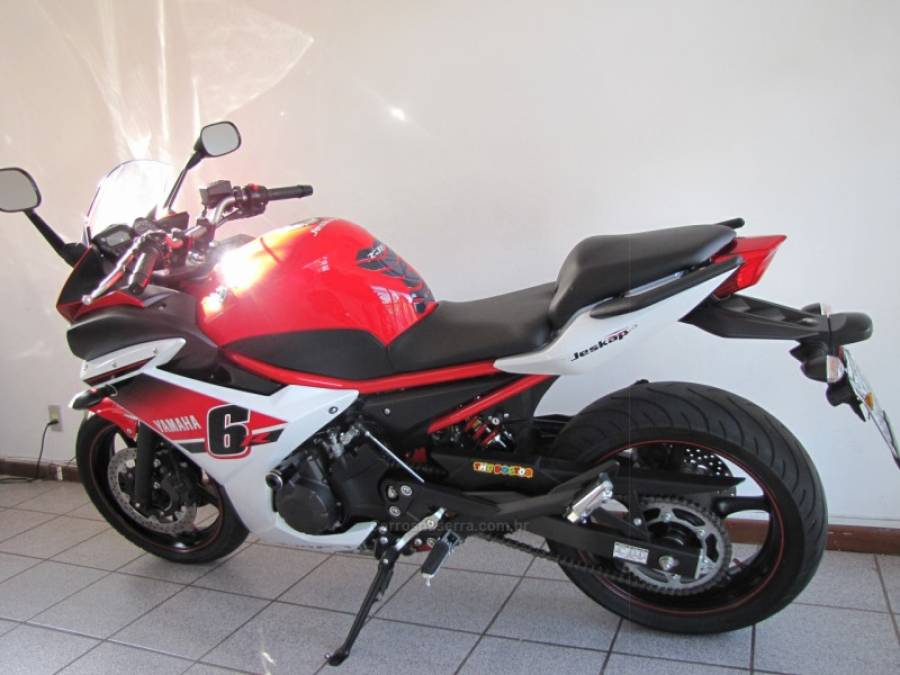 YAMAHA - XJ6 F - 2015/2016 - Vermelha - R$ 42.500,00