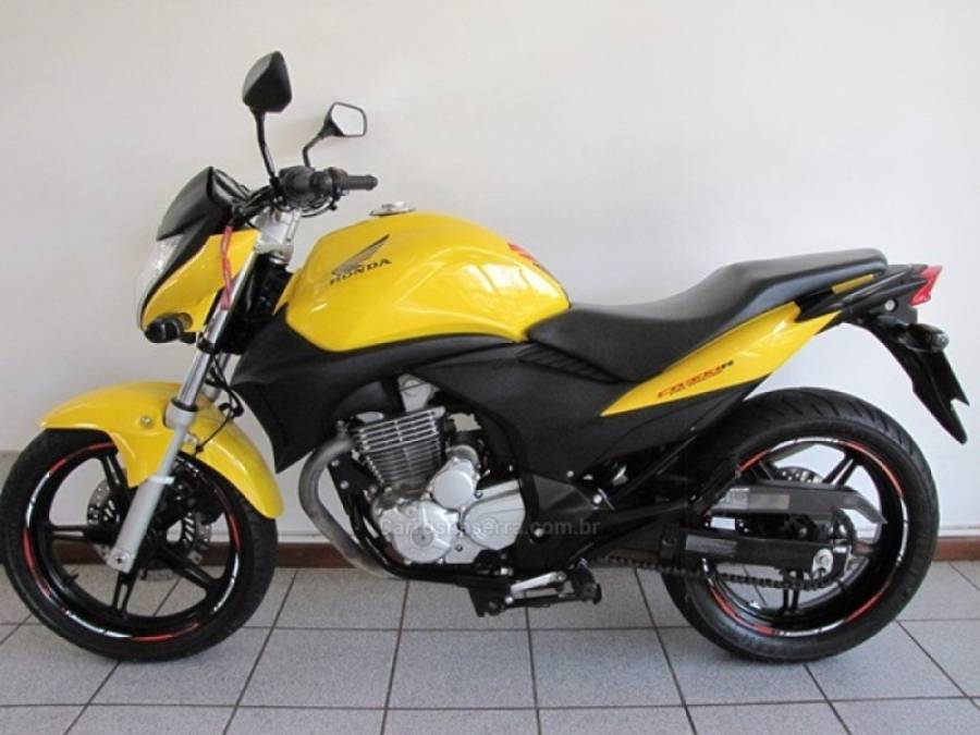 HONDA - CB 300R - 2012/2012 - Amarela - R$ 14.900,00