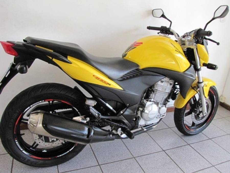 HONDA - CB 300R - 2012/2012 - Amarela - R$ 14.900,00