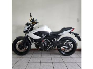 YAMAHA - XJ6 N - 2012/2013 - Branca - R$ 38.000,00