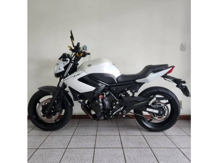 YAMAHA - XJ6 N - 2012/2013 - Branca - R$ 38.000,00