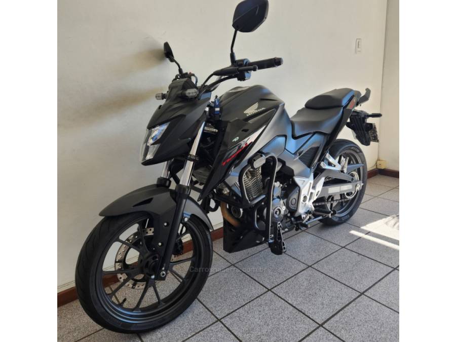 HONDA - CB 300F TWISTER - 2023/2023 - Cinza - R$ 24.900,00