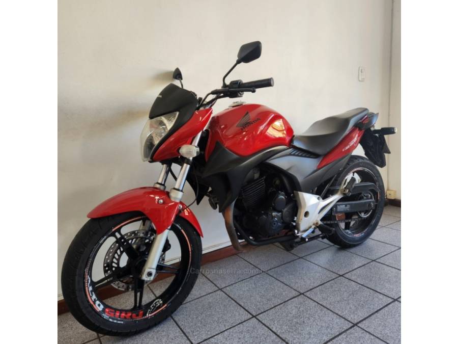 HONDA - CB 300R - 2010/2010 - Vermelha - R$ 12.900,00