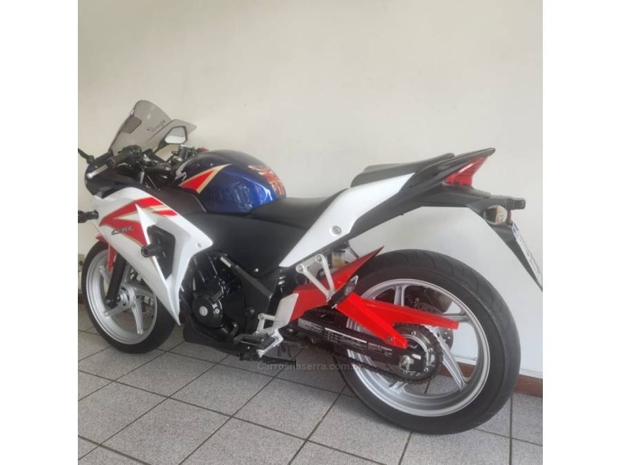 HONDA - CBR 250R - 2012/2012 - Branca - R$ 16.500,00