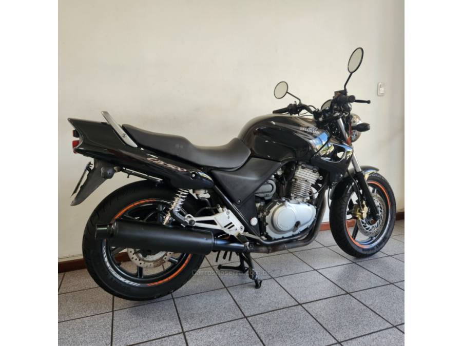 HONDA - CB 500 - 2002/2002 - Preta - R$ 16.900,00