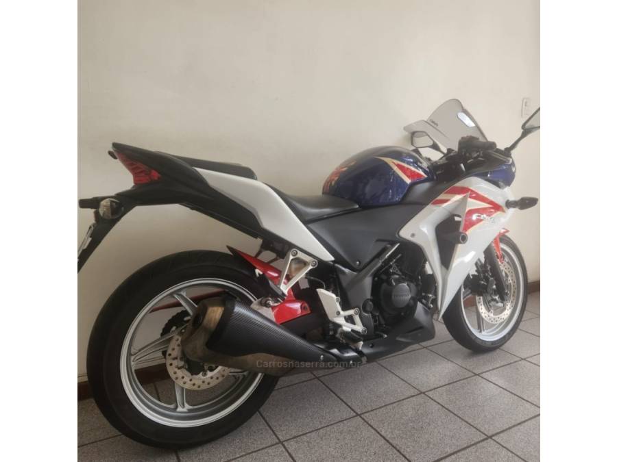 HONDA - CBR 250R - 2012/2012 - Branca - R$ 16.500,00