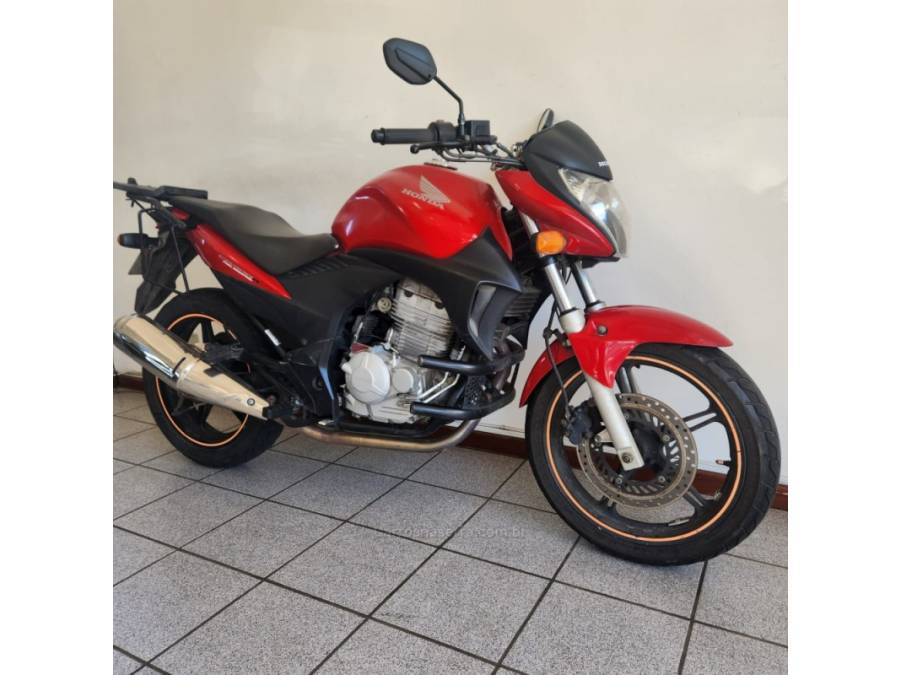 HONDA - CB 300R - 2010/2011 - Vermelha - R$ 11.500,00