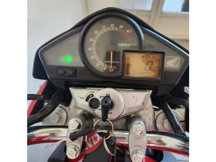 HONDA - CB 300R - 2010/2010 - Vermelha - R$ 12.900,00