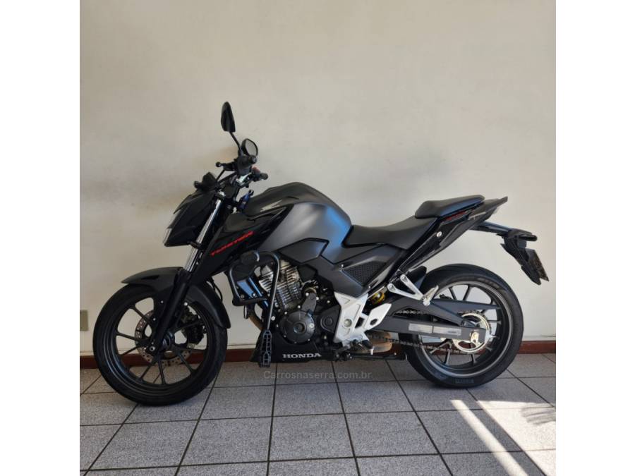 HONDA - CB 300F TWISTER - 2023/2023 - Cinza - R$ 24.900,00