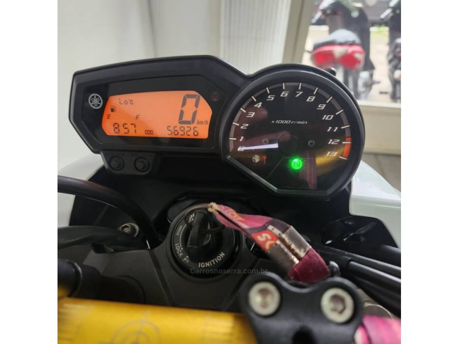 YAMAHA - XJ6 N - 2012/2013 - Branca - R$ 38.000,00