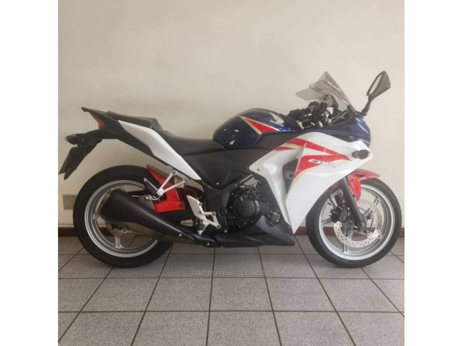 HONDA - CBR 250R - 2012/2012 - Branca - R$ 16.500,00