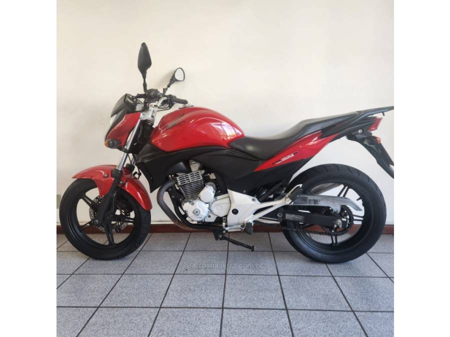 HONDA - CB 300R - 2010/2010 - Vermelha - R$ 12.900,00