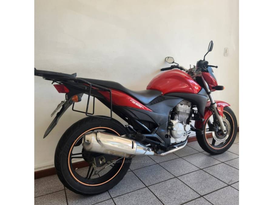 HONDA - CB 300R - 2010/2011 - Vermelha - R$ 11.500,00
