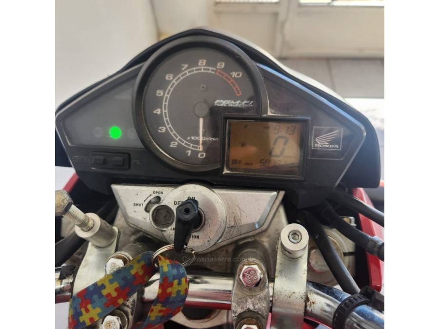 HONDA - CB 300R - 2010/2011 - Vermelha - R$ 11.500,00