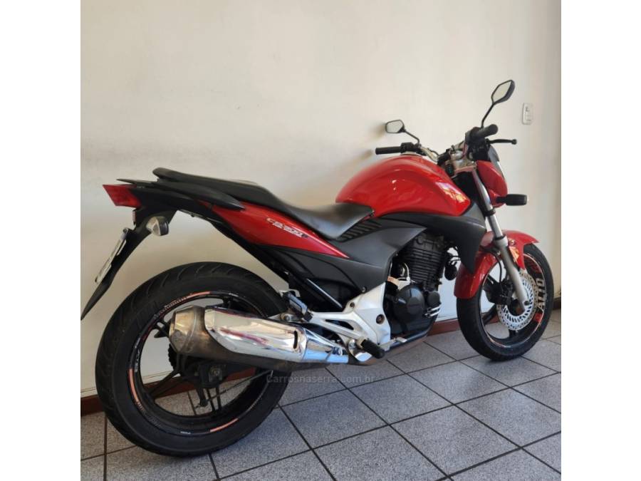 HONDA - CB 300R - 2010/2010 - Vermelha - R$ 12.900,00