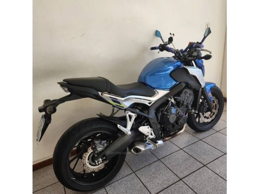 HONDA - CB 650 - 2017/2018 - Azul - R$ 43.800,00