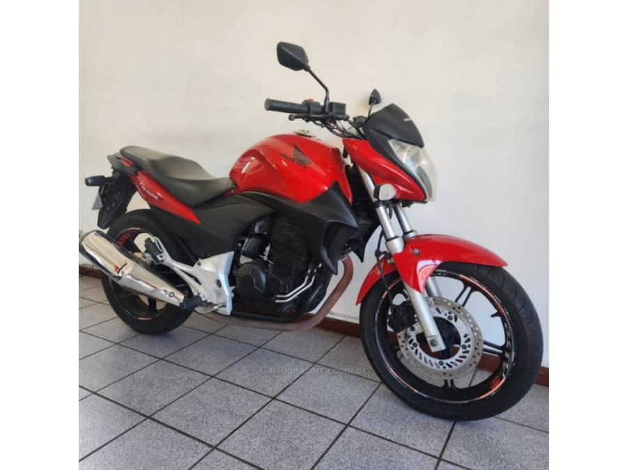 HONDA - CB 300R - 2010/2010 - Vermelha - R$ 12.900,00