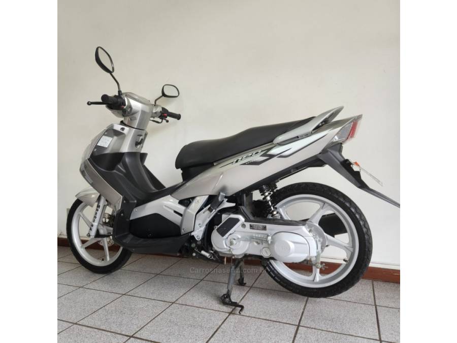 YAMAHA - NEO AT 115 - 2008/2008 - Prata - R$ 7.500,00