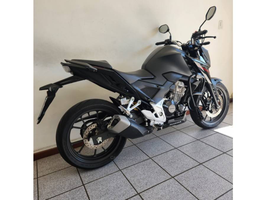 HONDA - CB 300F TWISTER - 2023/2023 - Cinza - R$ 24.900,00