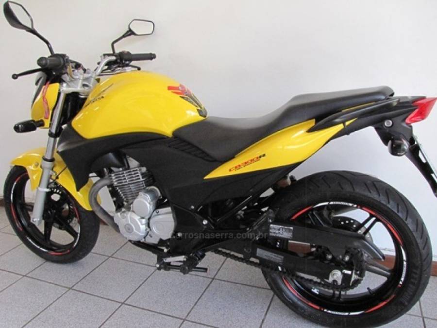 HONDA - CB 300R - 2012/2012 - Amarela - R$ 14.900,00