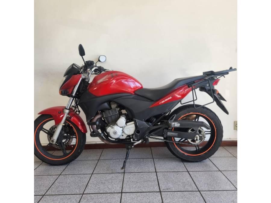 HONDA - CB 300R - 2010/2011 - Vermelha - R$ 11.500,00