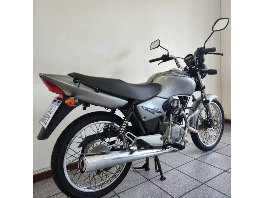 HONDA - CG 125 - 2001/2002 - Prata - R$ 7.900,00