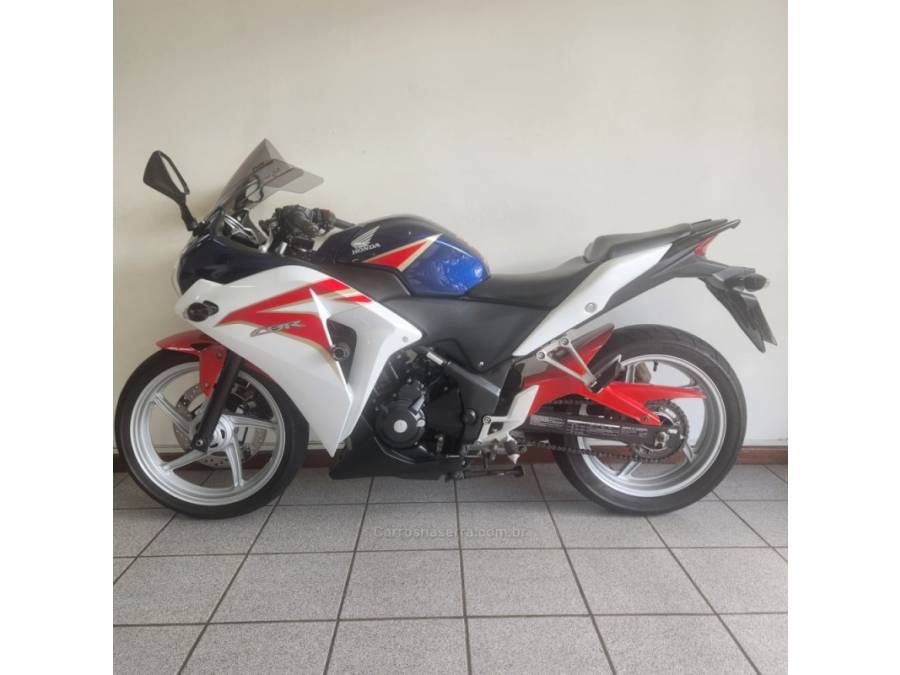HONDA - CBR 250R - 2012/2012 - Branca - R$ 16.500,00